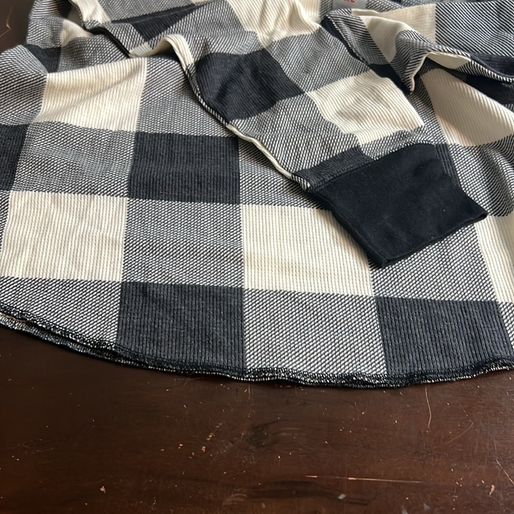 Old Navy Waffler Knit Thermal Pajama Top - Picture 6 of 6